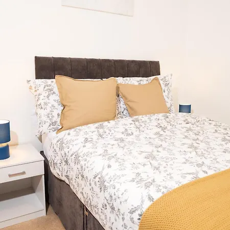 Luxury Two Bedroom Flat Opposite Coop Live N Etihad Stadium With Free Secure Parking, Netflix And Sky Tv Манчестер Экстерьер фото