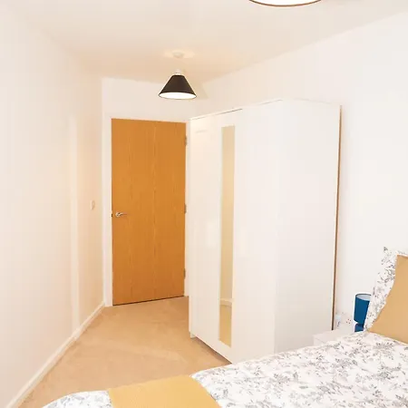 Luxury Two Bedroom Flat Opposite Coop Live N Etihad Stadium With Free Secure Parking, Netflix And Sky Tv Манчестер Экстерьер фото