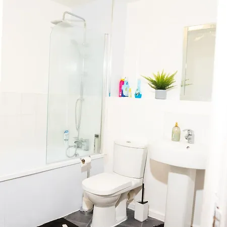Luxury Two Bedroom Flat Opposite Coop Live N Etihad Stadium With Free Secure Parking, Netflix And Sky Tv Манчестер Экстерьер фото