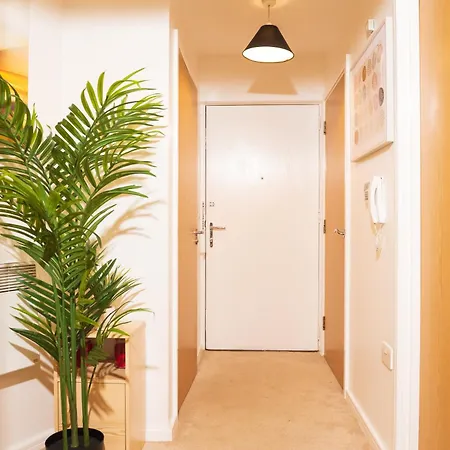 Luxury Two Bedroom Flat Opposite Coop Live N Etihad Stadium With Free Secure Parking, Netflix And Sky Tv Манчестер Экстерьер фото