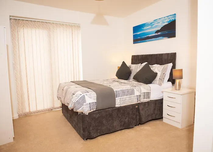 Luxury Two Bedroom Flat Opposite Coop Live N Etihad Stadium With Free Secure Parking, Netflix And Sky Tv