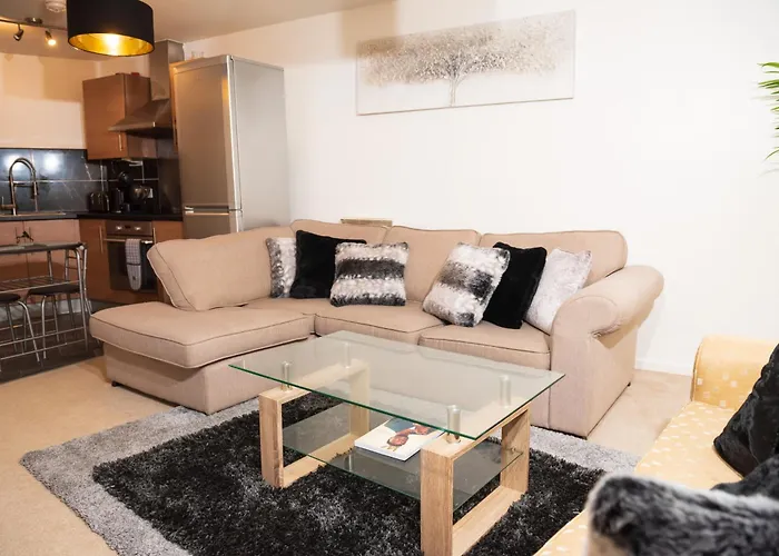 Luxury Two Bedroom Flat Opposite Coop Live N Etihad Stadium With Free Secure Parking, Netflix And Sky Tv